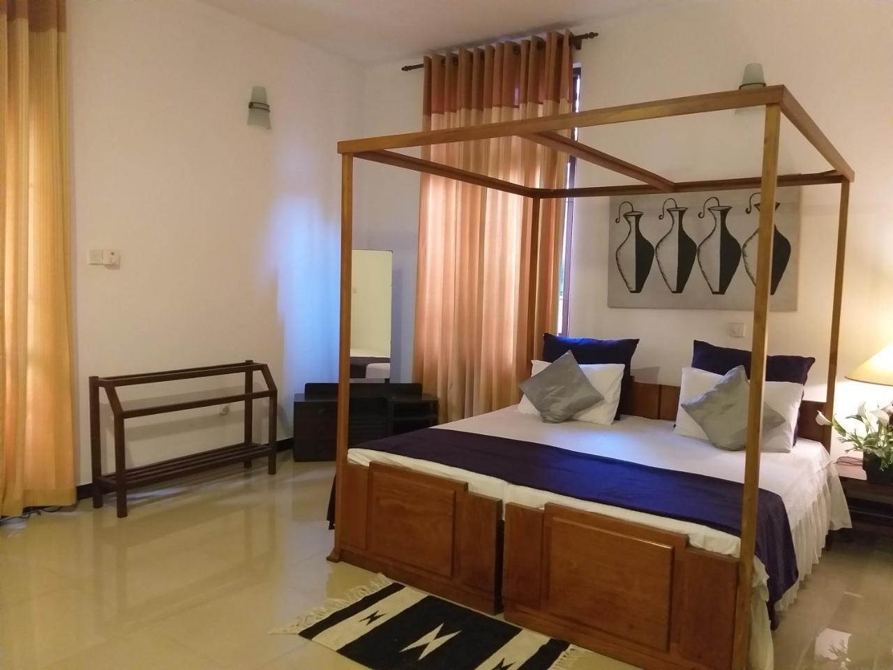 Cosy Nest Home Stay 니곰보 외부 사진