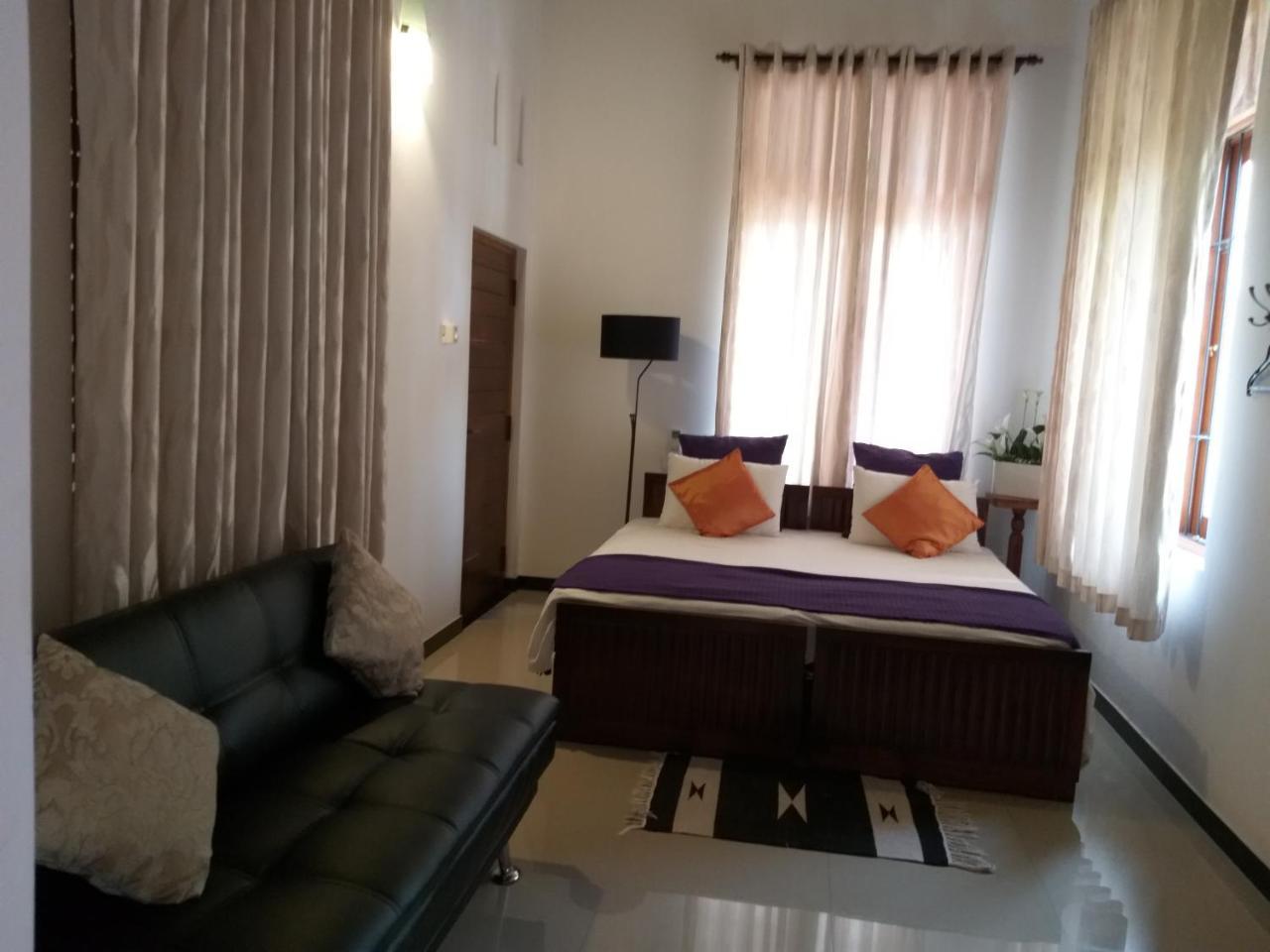 Cosy Nest Home Stay 니곰보 객실 사진