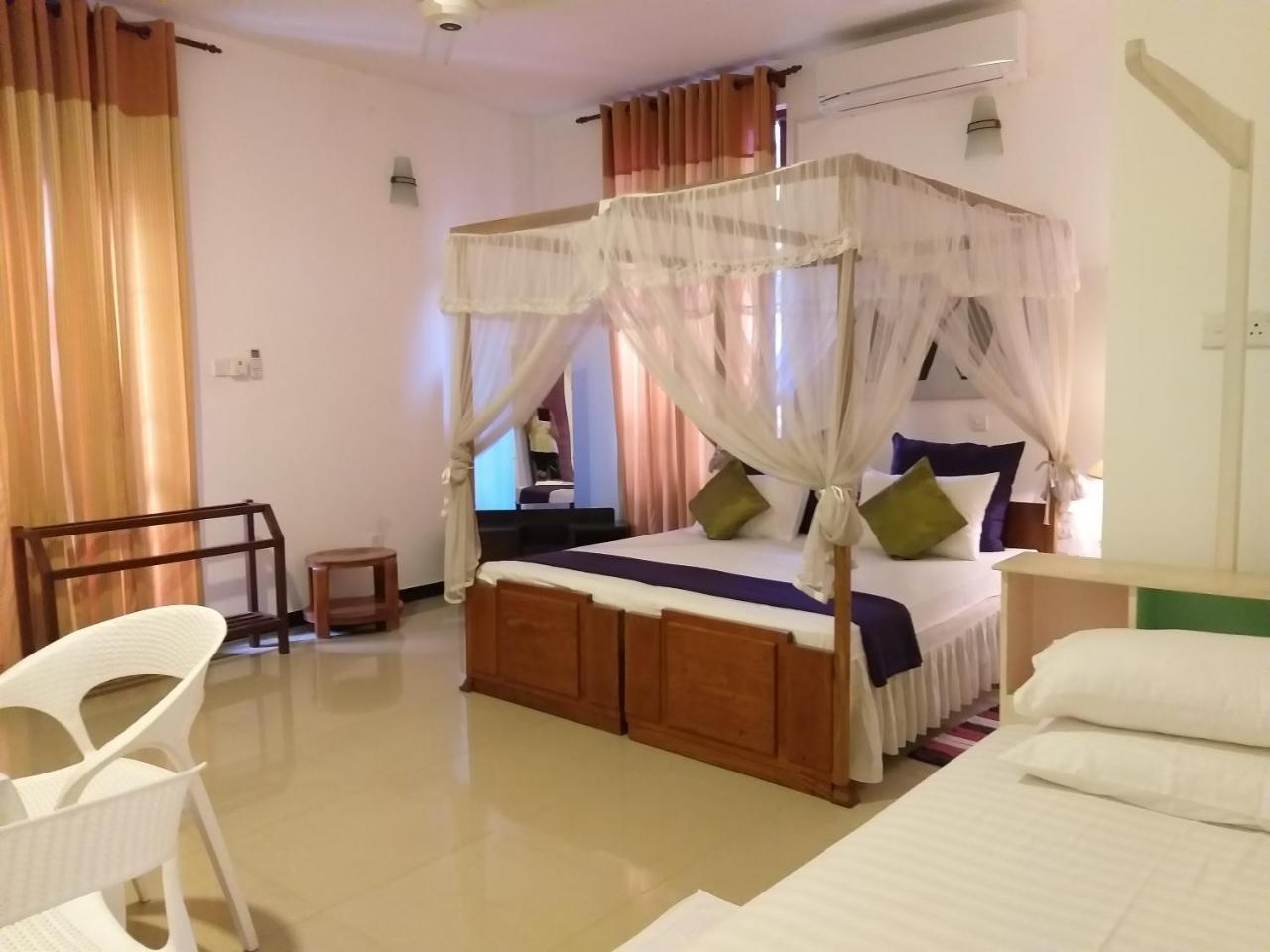 Cosy Nest Home Stay 니곰보 객실 사진